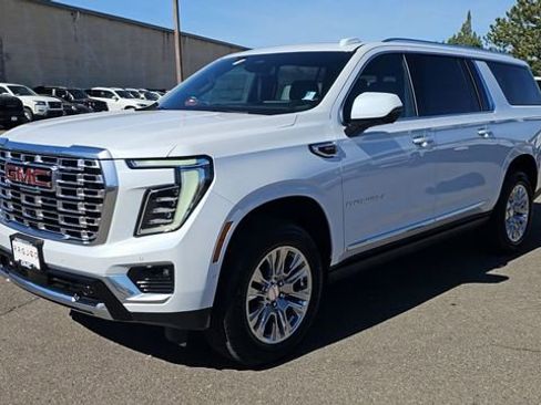 New 2026 GMC Yukon XL Denali w/ Sun & Power Step Package image 4