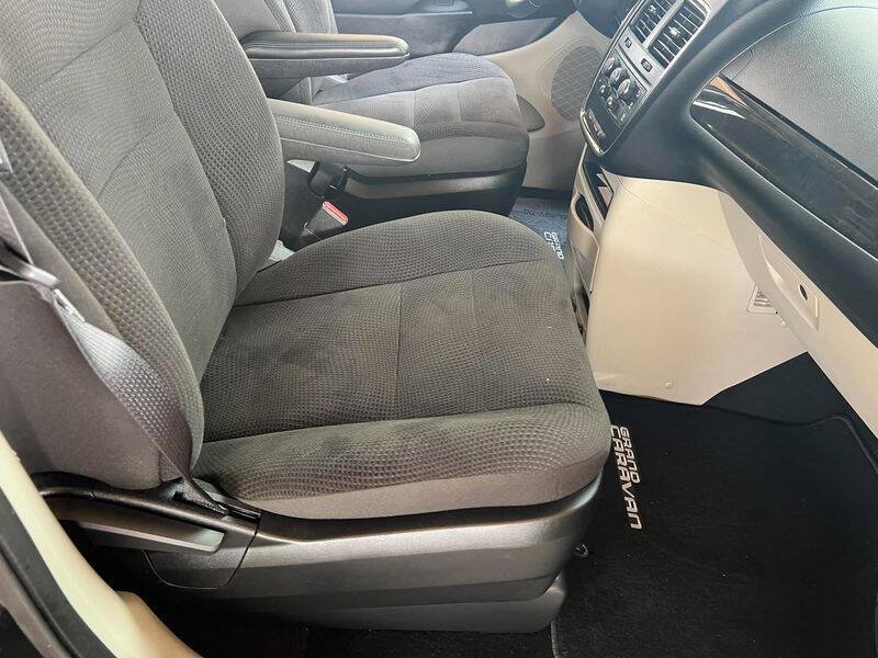Used 2017 Dodge Grand Caravan SE w/ Power Window Group FWD image 30