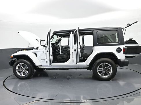 Used 2022 Jeep Wrangler Unlimited Sahara image 75