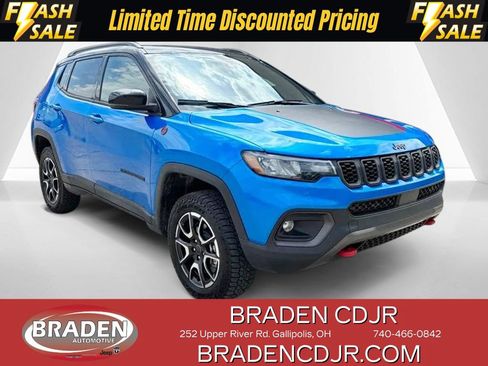 Used 2026 Jeep Compass Trailhawk w/ Sun, Sound & Navigation Group AWD/4WD image 1