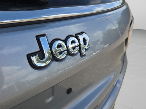 Used 2023 Jeep Compass Latitude AWD/4WD image 28