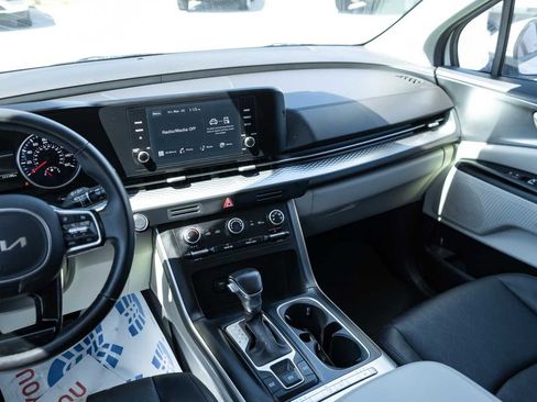 Used 2024 Kia Carnival LX FWD image 18