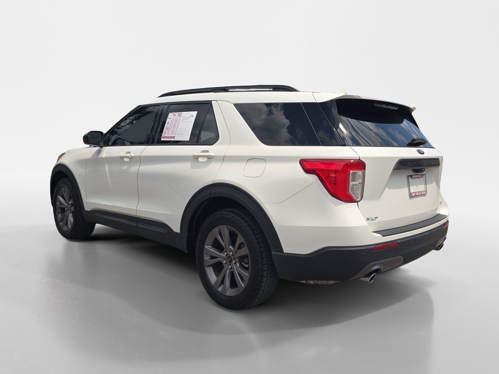 Used 2022 Ford Explorer XLT w/ Equipment Group 202A AWD/4WD image 3