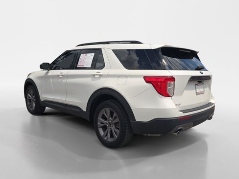 Used 2022 Ford Explorer XLT w/ Equipment Group 202A AWD/4WD image 3