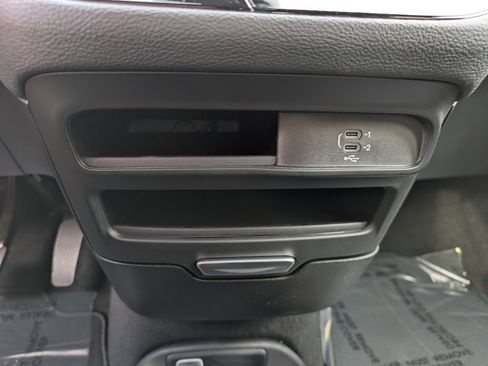 New 2026 Chrysler Pacifica Select image 27