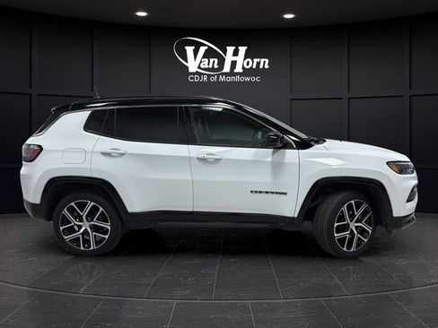 Used 2024 Jeep Compass Limited w/ Elite Group AWD/4WD image 8