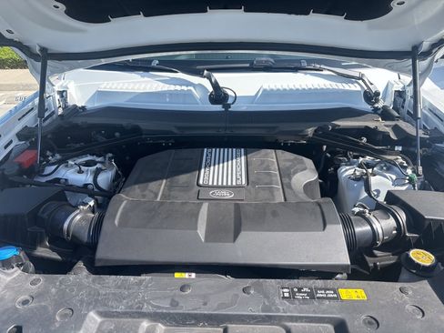 Used 2025 Land Rover Defender 110 X-Dynamic SE image 17