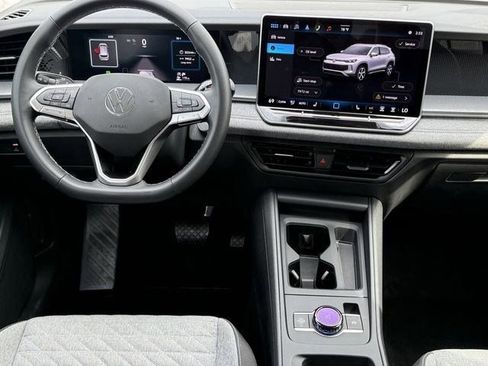 Used 2025 Volkswagen Tiguan S image 8