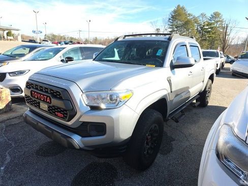 Used 2022 Toyota Tacoma SR image 1