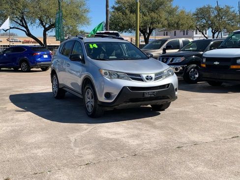 Used 2014 Toyota RAV4 LE FWD image 3