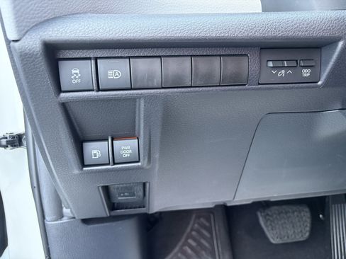 Used 2025 Toyota Sienna LE AWD/4WD image 26