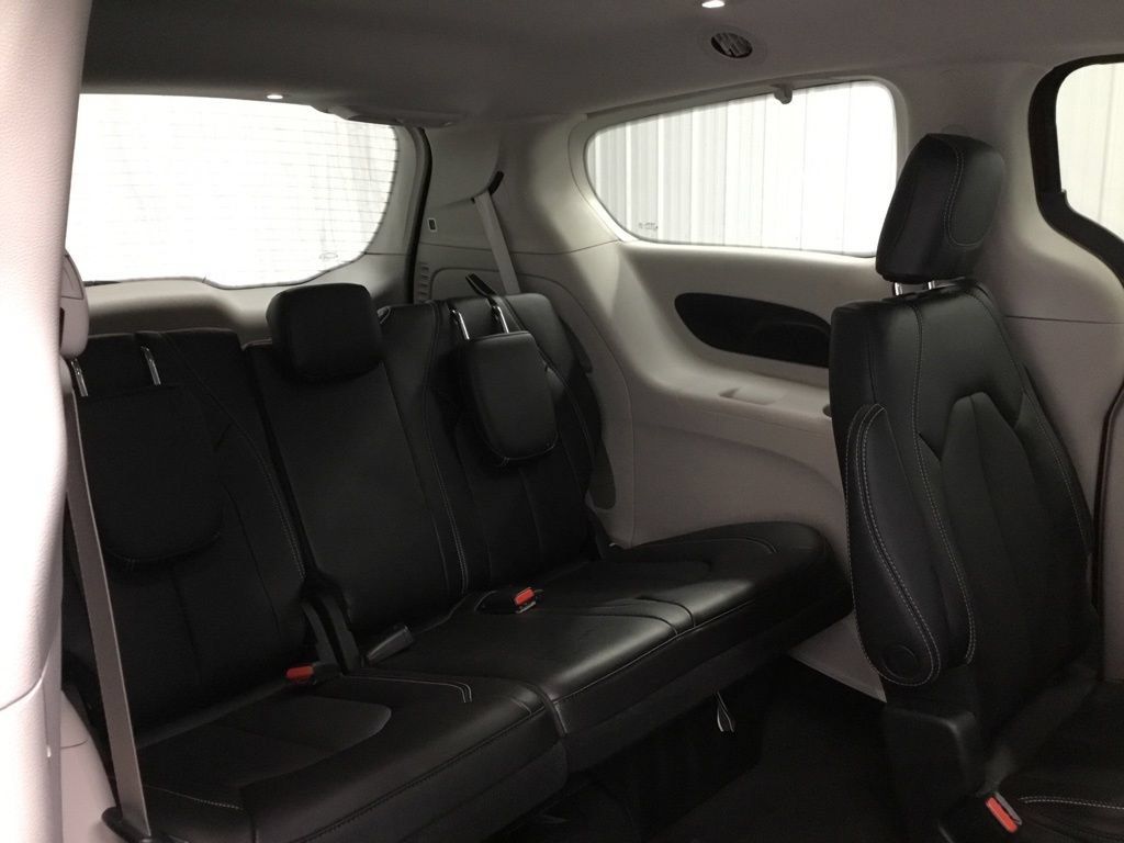 Used 2023 Chrysler Pacifica Touring-L AWD/4WD image 43