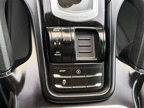 Used 2017 Porsche Cayenne S AWD/4WD image 19