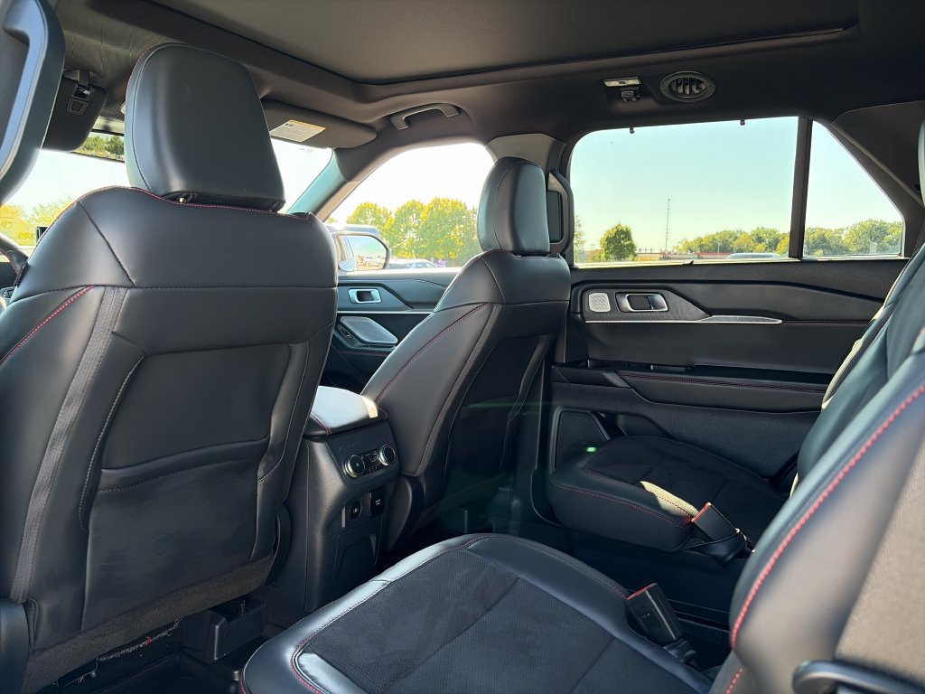 Used 2025 Ford Explorer ST AWD/4WD image 29