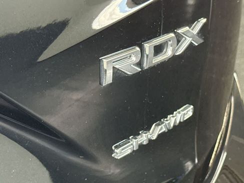 Used 2025 Acura RDX SH-AWD image 10