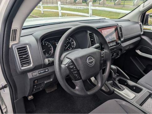 Used 2023 Nissan Frontier SV w/ Technology Package RWD image 18