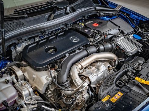 Certified 2025 Mercedes-Benz GLA 250 4MATIC image 40