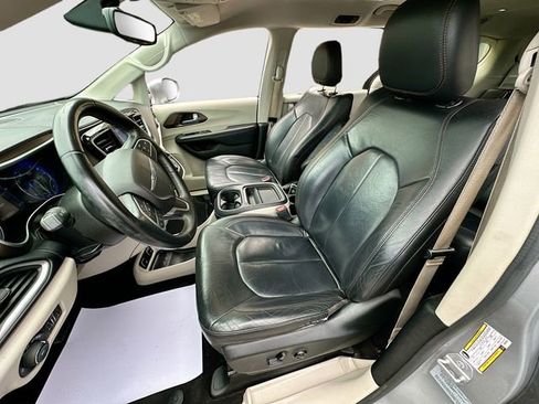 Used 2017 Chrysler Pacifica Touring-L image 22