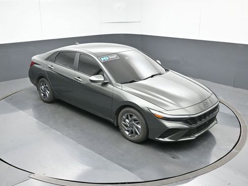Used 2024 Hyundai Elantra Blue image 52