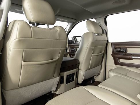 Used 2015 RAM 1500 Laramie w/ Convenience Group image 19