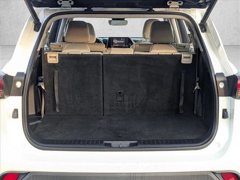 Used 2020 Toyota Highlander XLE image 5