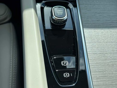 New 2025 Volvo XC60 B5 Ultra w/ Protection Package Premier image 30