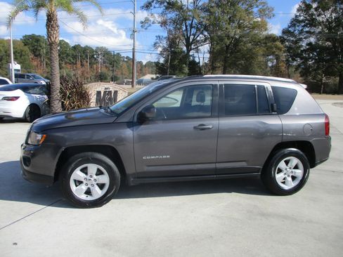 Used 2017 Jeep Compass Latitude image 13