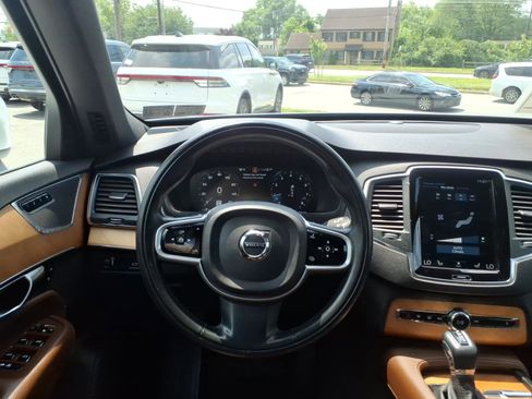 Used 2021 Volvo XC90 T6 Momentum w/ Climate Package AWD/4WD image 16