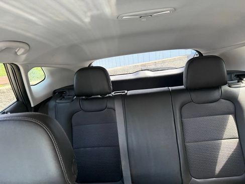 Used 2025 Chevrolet Trax LT FWD image 19