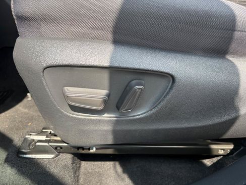 Used 2024 Toyota Highlander LE FWD image 26