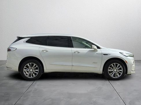 Used 2022 Buick Enclave Avenir w/ Avenir Technology Package FWD image 5