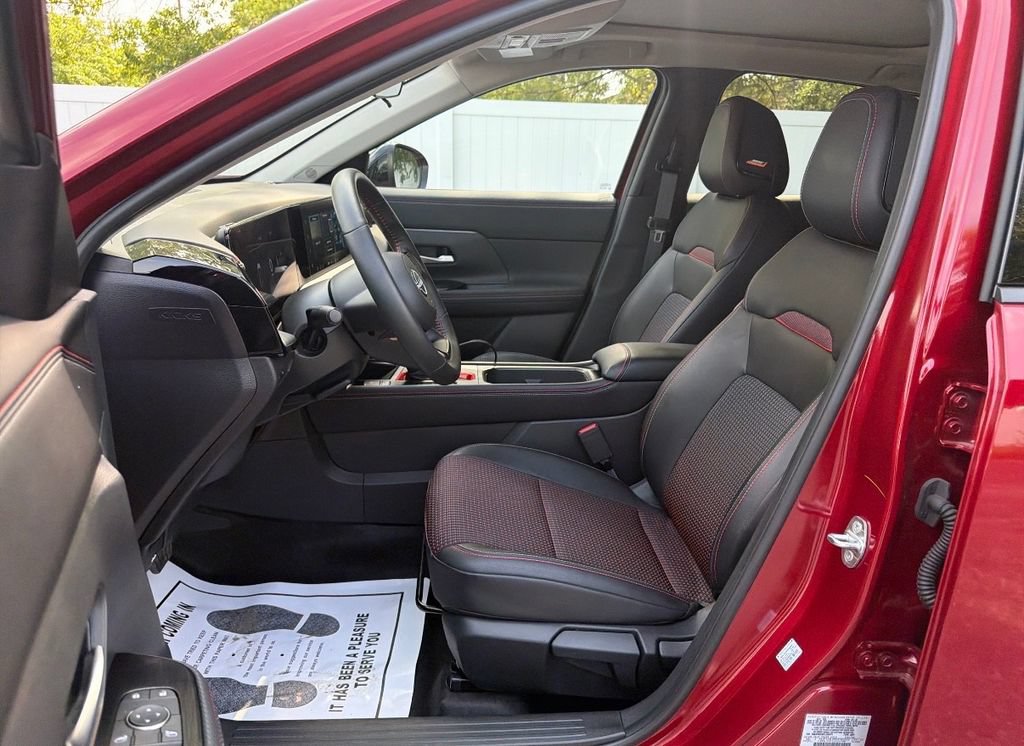 Certified 2026 Nissan Kicks SR w/ SR Premium Package AWD/4WD image 30