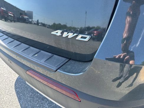 Used 2023 Ford Explorer XLT w/ Equipment Group 202A AWD/4WD image 7
