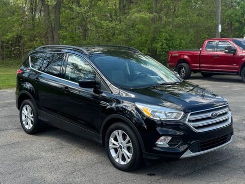 Used 2018 Ford Escape SE FWD image 3