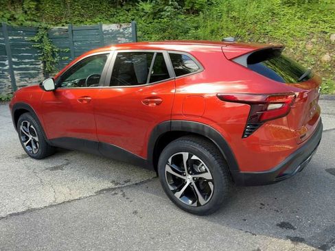 Certified 2024 Chevrolet Trax RS w/ Driver Confidence Package FWD image 6