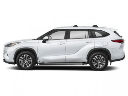New 2026 Toyota Highlander XLE image 3