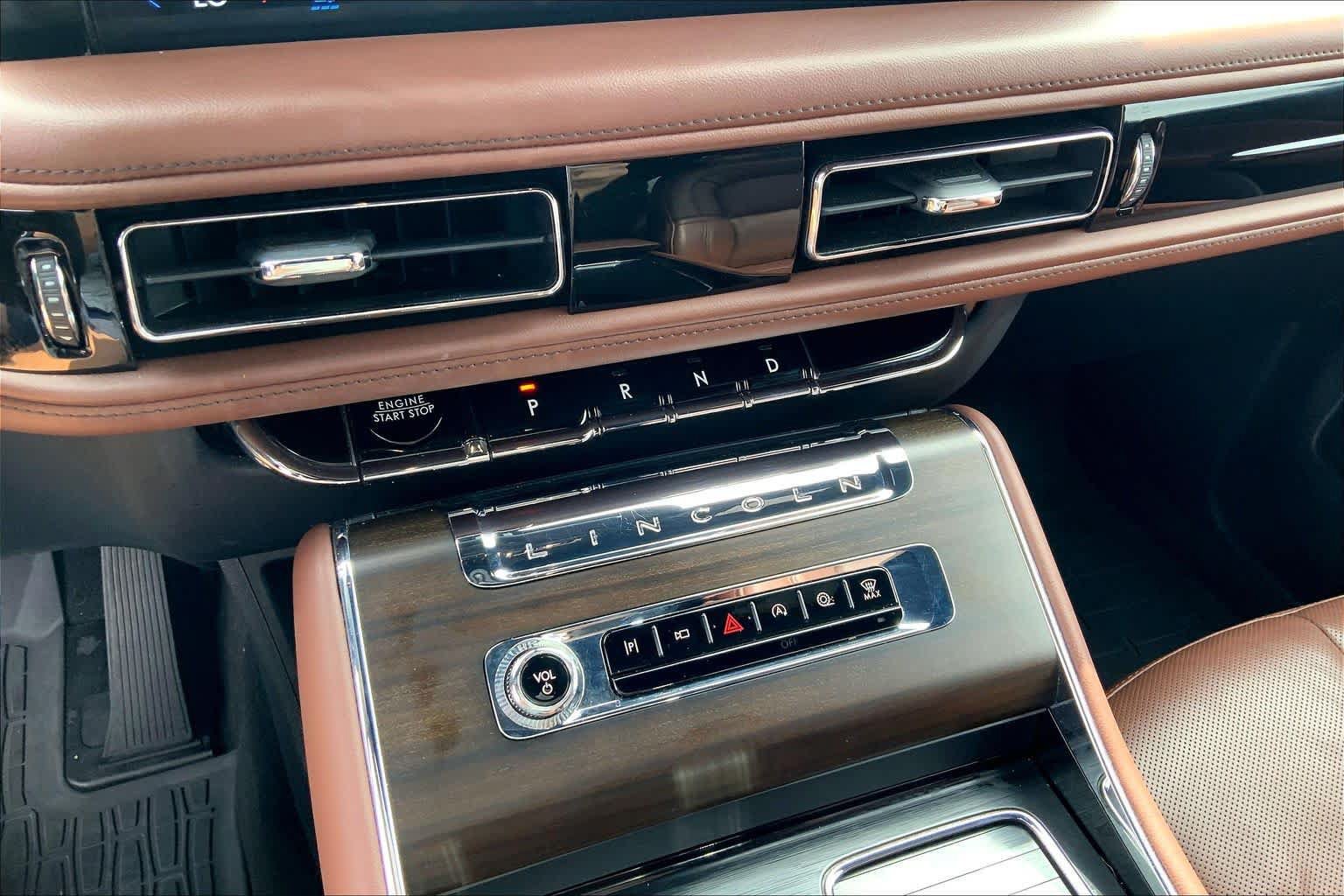Used 2025 Lincoln Aviator Reserve w/ Jet Appearance Package AWD/4WD image 35