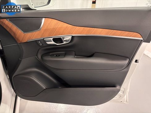 Certified 2025 Volvo XC90 B6 Plus image 19