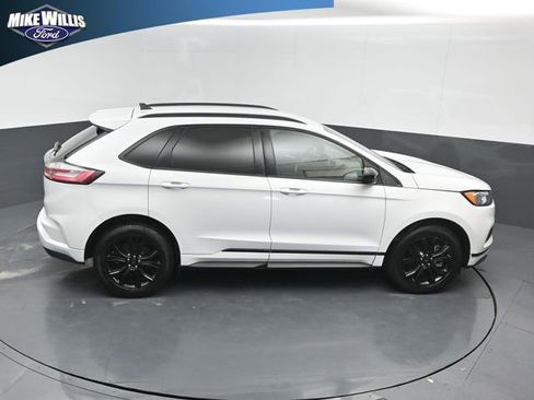 Used 2022 Ford Edge SE w/ Black Appearance Package image 16