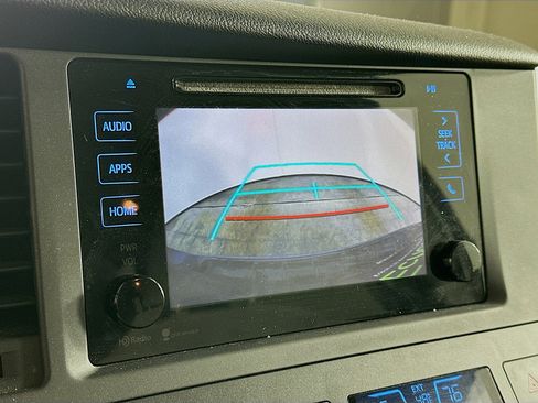 Used 2015 Toyota Sienna LE image 22