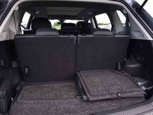 Used 2023 Volkswagen Tiguan SE w/ Panoramic Sunroof Package FWD image 25