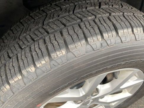 Used 2023 Jeep Grand Cherokee Limited image 23