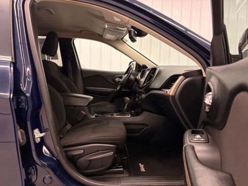 Used 2016 Jeep Cherokee Latitude AWD/4WD image 11