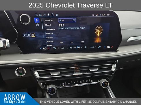 Used 2025 Chevrolet Traverse LT AWD/4WD image 25