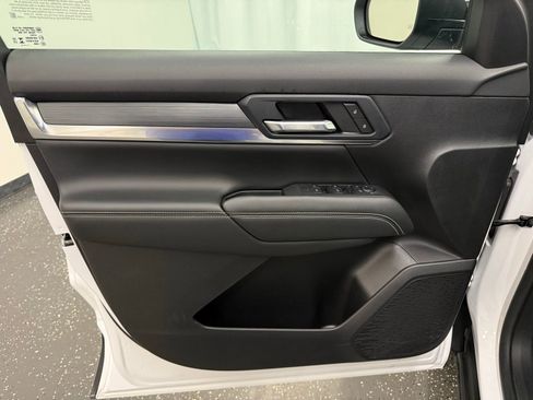 Used 2025 GMC Terrain Elevation AWD/4WD image 9