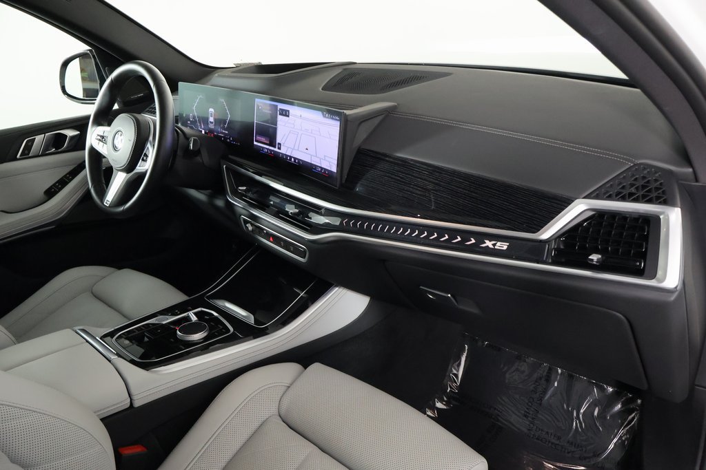 Used 2024 BMW X5 sDrive40i w/ M Sport Package RWD image 9