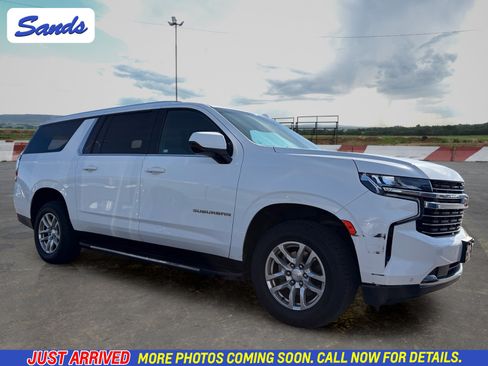 Used 2022 Chevrolet Suburban LT RWD image 1