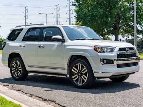 Used 2015 Toyota 4Runner Limited AWD/4WD image 4