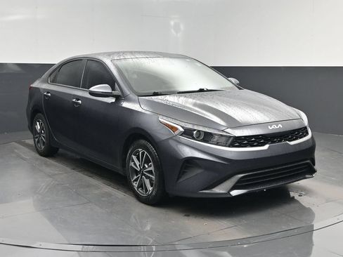 Used 2023 Kia Forte LXS w/ LXS Technology Package FWD image 8
