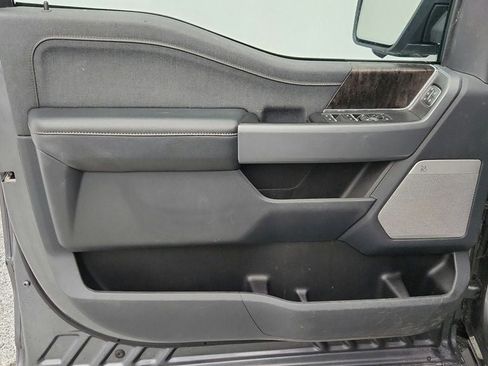 Used 2022 Ford F150 Lightning Lariat image 23